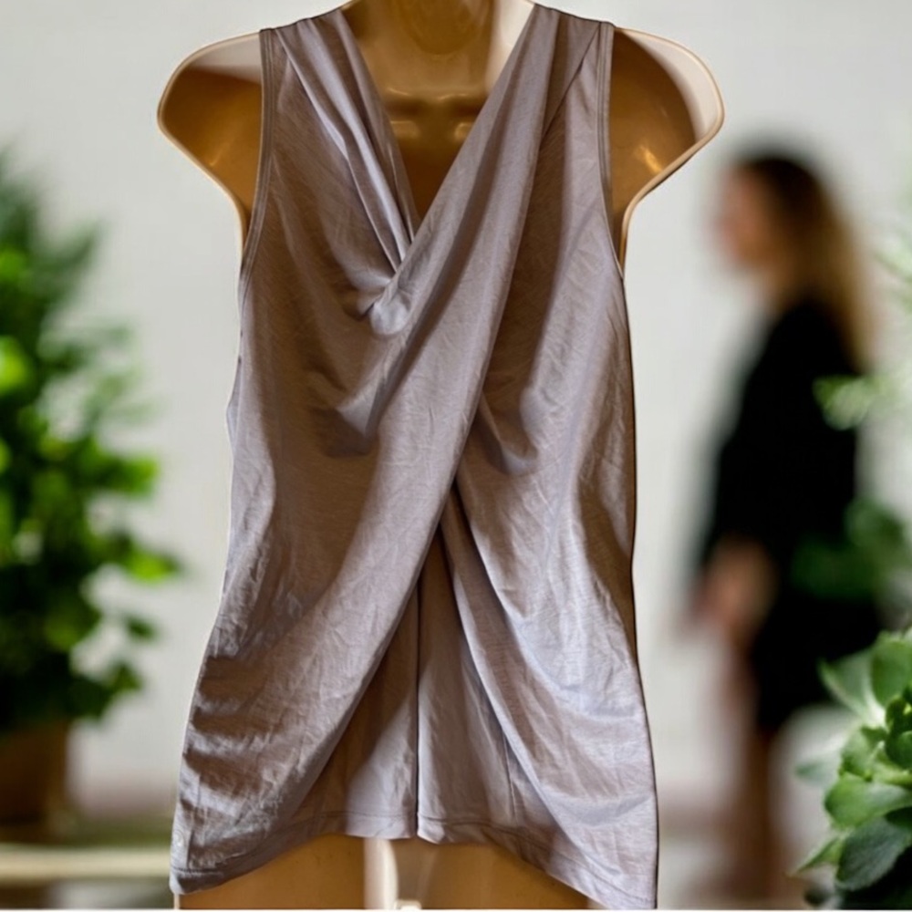 Lululemon Woman's Tank Top Split Crossover Back Purple‎ Sz10